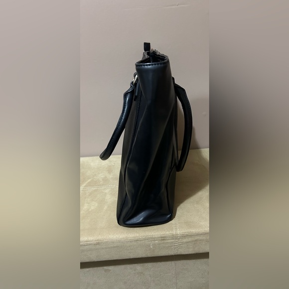 Guess purse - Picture 4 of 6